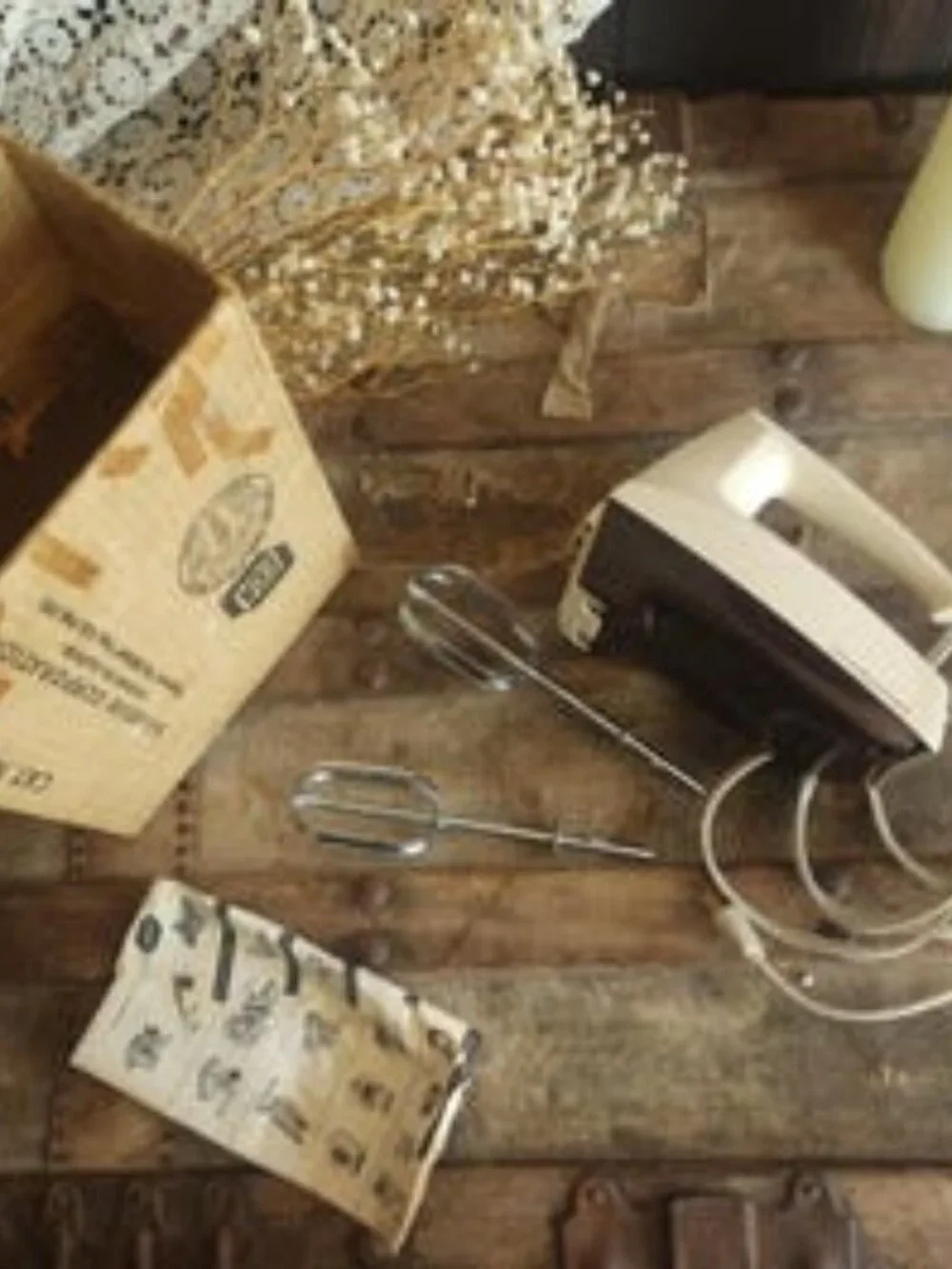 Vintage 1970s hand Mixer, Sunbeam Mixmaster Model 200x, Working with Box and Man